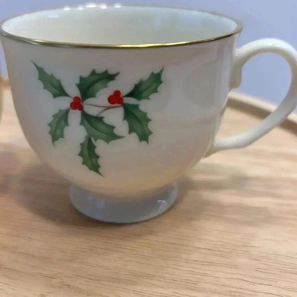Set of 2 Lenox Special holly footed tea cups gold rim made in USA 3” tall - Picture 3 of 7
